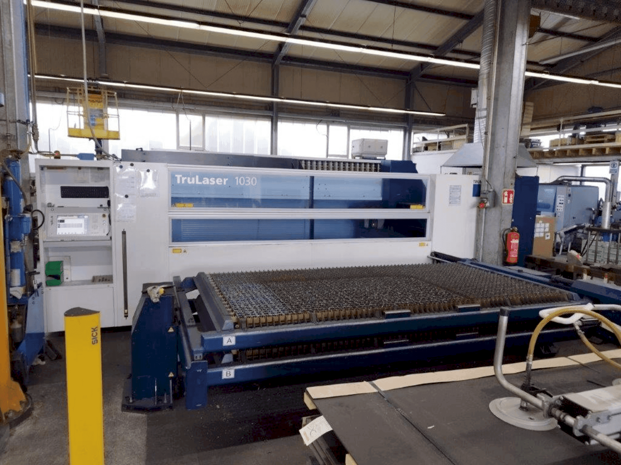 Masina TRUMPF TruLaser 1030   eestvaade