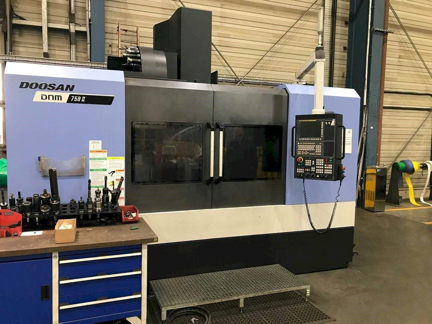 Masina Doosan DNM 750 II   eestvaade