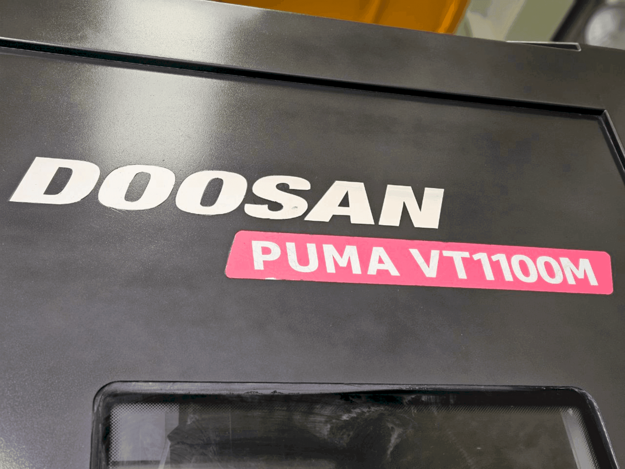 Masina DOOSAN VT1100M   eestvaade