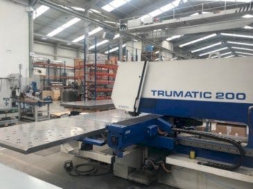 Masina Trumpf Trumatic 200   vasaku külje vaade